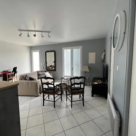 Holiday home Maison De Charme First D Aromm - Proche Plages, Centre & Phare De Chassiron - Calme Avec Jardin Clos & Terrasse