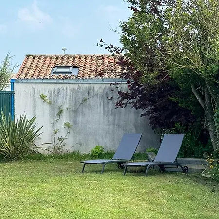 Holiday home Maison De Charme First D Aromm - Proche Plages, Centre & Phare De Chassiron - Calme Avec Jardin Clos & Terrasse Saint-Denis-d'Oleron