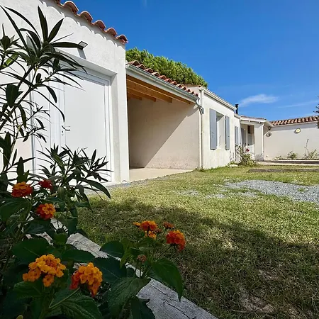 Дом отдыха Maison De Charme First D'aromm - Plages, Centre Ville, Phare De Chassiron - Calme, Jardin Clos, Terrasse Сен-Дени-д'Олерон
