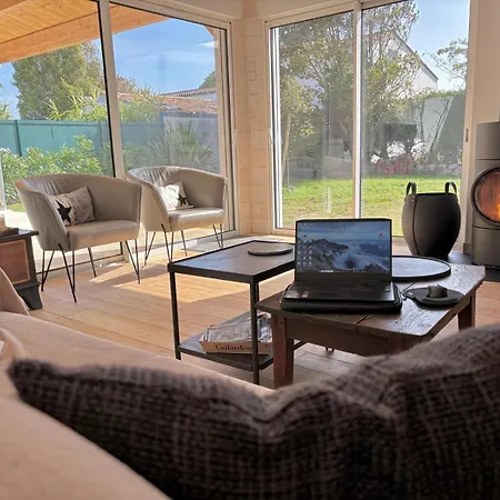 Maison De Charme First D'aromm - Plages, Centre Ville, Phare De Chassiron - Calme, Jardin Clos, Terrasse * Saint-Denis-dʼOléron