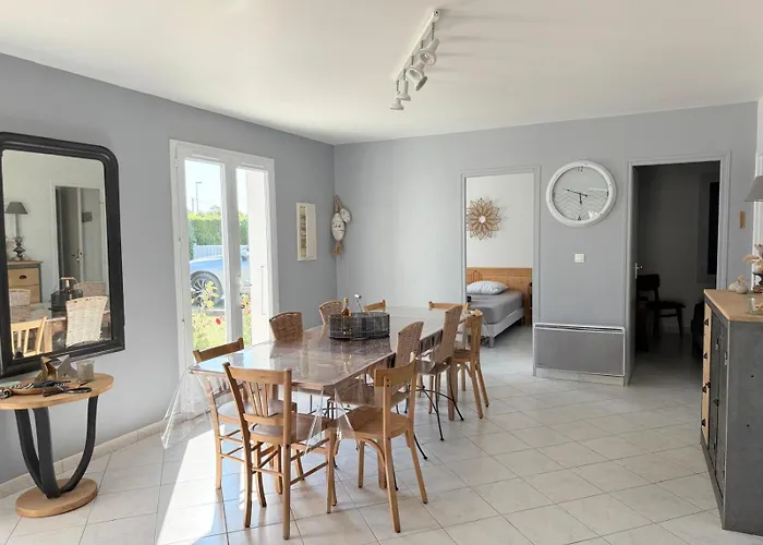 Holiday home Maison De Charme First D'aromm - Plages, Centre Ville, Phare De Chassiron - Calme, Jardin Clos, Terrasse *