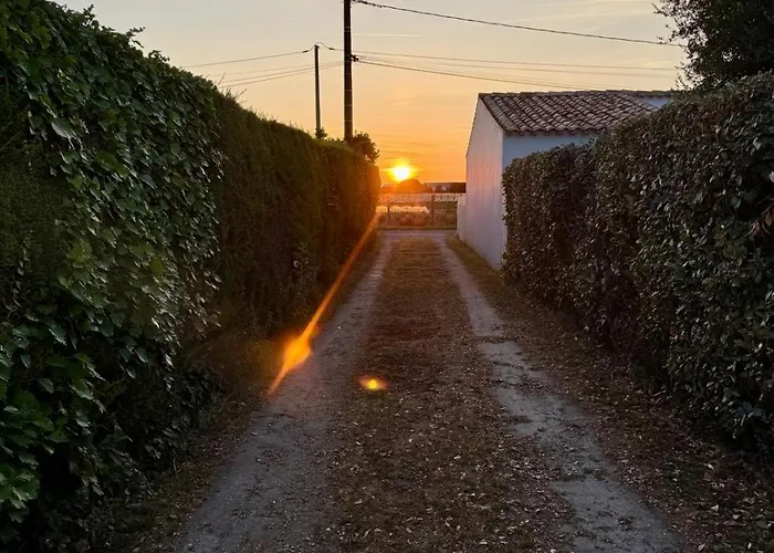 Maison De Charme First D'aromm - Plages, Centre Ville, Phare De Chassiron - Calme, Jardin Clos, Terrasse Holiday home Saint-Denis-d'Oleron